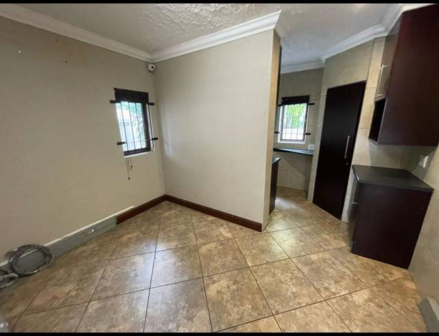 BUSINESS PROPERTY TO RENT IN ROOIHUISKRAAL